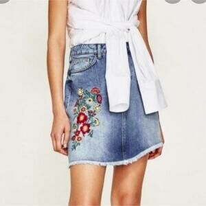 Zara Embroidered Floral Boho Denim Jean Skirt size XS